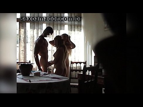❤️ Miqtë e seksit ftojnë një burrë gjigant dhe një treshe me të ❤️ Video qij në sq.sexuria-net.ru ❌