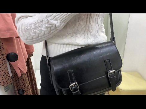 ❤️ Masturbim publik i kurvës së re FeralBerry me një dildo në dhomën e montimit ❤️ Video qij në sq.sexuria-net.ru ❌